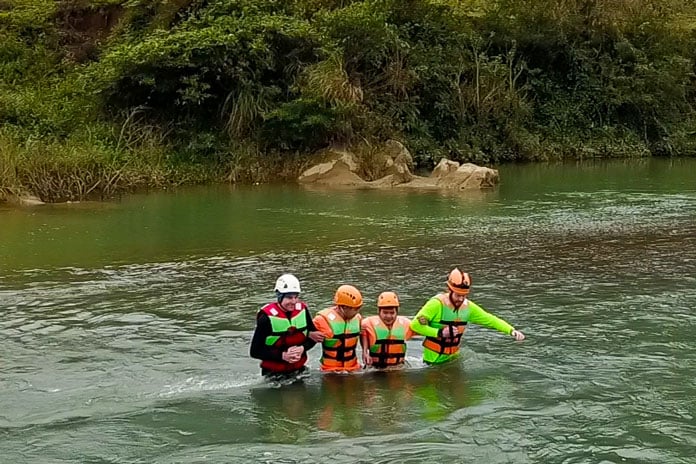 Cách vượt sông an toàn trong các tour của Oxalis
