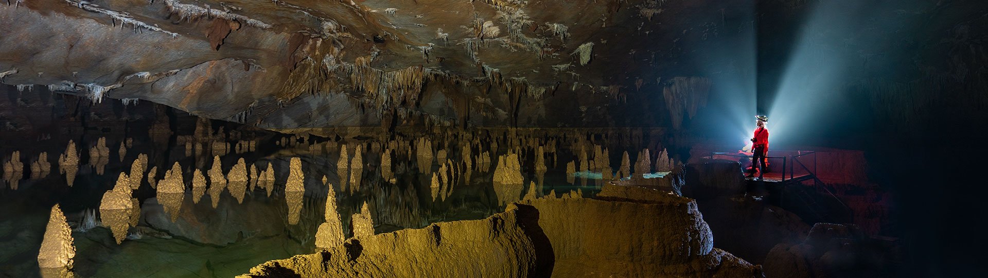 Hang Va cave