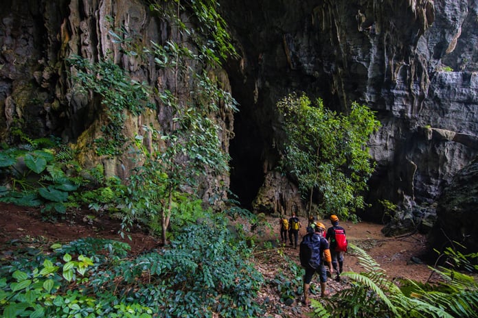 On the way to explore Song Oxalis cave - A dry cave has a thick system of formation which is considered the most unique of the cave systems in Tu Lan.